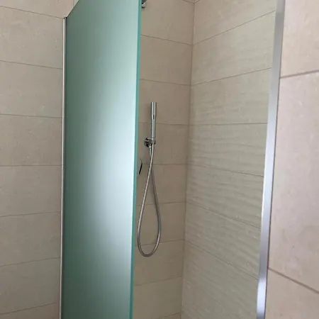 Esperia 1 Piscina E Parcheggio קאורלה